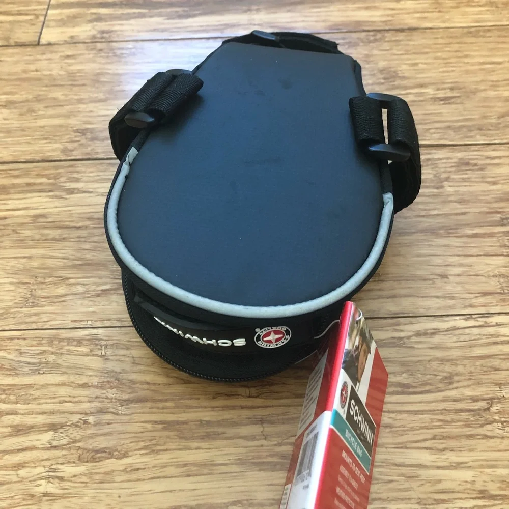 Schwinn ‘bicycle bag’ mounts to seat post